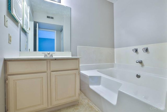 10555 Montgomery Road, Montgomery, OH 45242