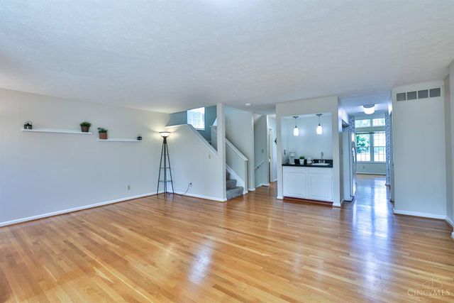 10555 Montgomery Road, Montgomery, OH 45242