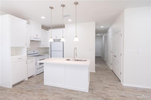 2001 S Valley Circle, La Feria, TX 78559