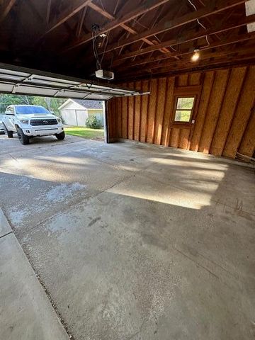 13050 Lincoln Lake Avenue, Gowen, MI 49326