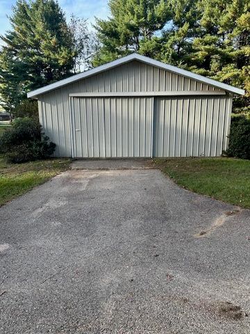 13050 Lincoln Lake Avenue, Gowen, MI 49326