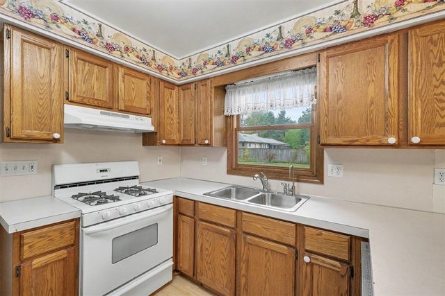 13050 Lincoln Lake Avenue, Gowen, MI 49326