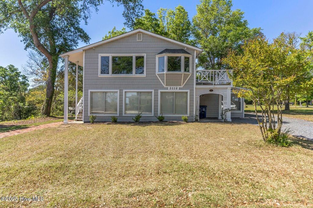 Image 6 of property listing at 2038 Trinity Avenue, Wilmington, NC 28411