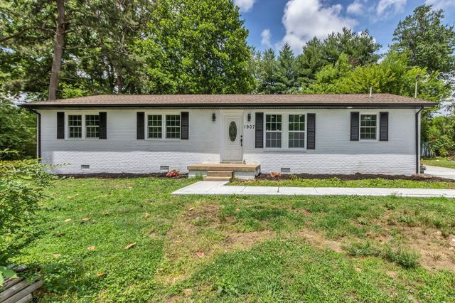 1907 Russell Dr, Murfreesboro, TN 37130