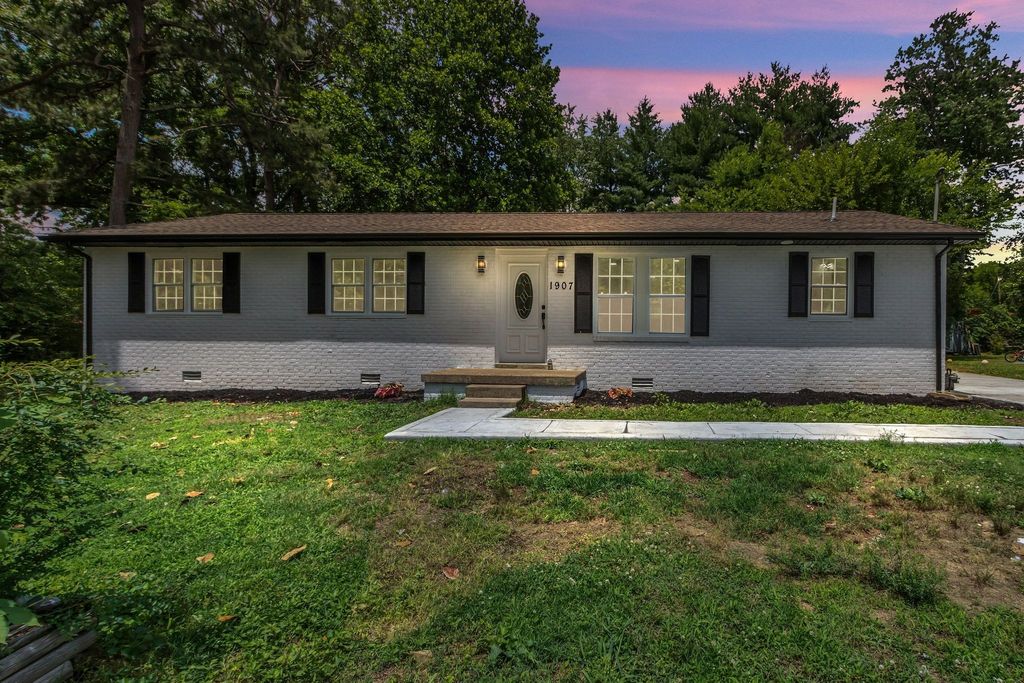 1907 Russell Dr, Murfreesboro, TN 37130