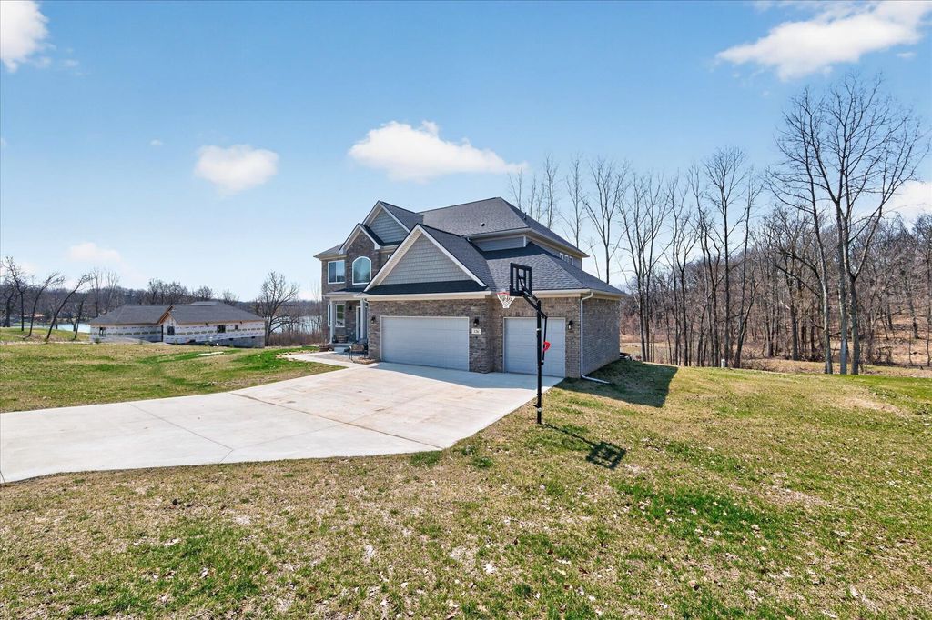 126 Parker Lane, Brandon Twp, MI 48462