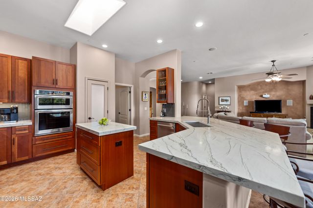 1233 W Portico Drive, Oro Valley, AZ 85755