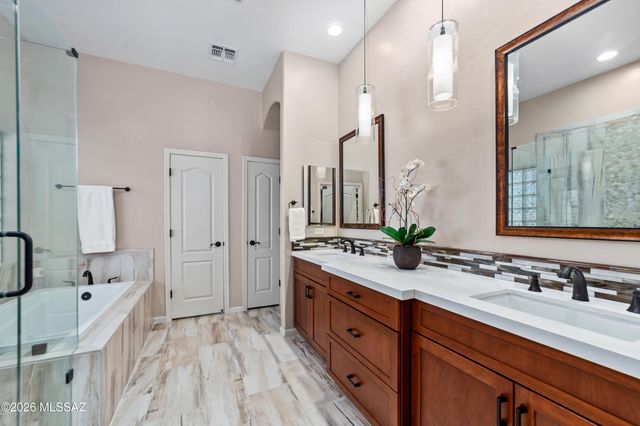 1233 W Portico Drive, Oro Valley, AZ 85755