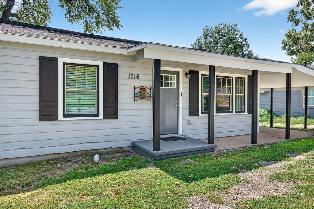 1016 W Hanna Street, Denison, TX 75020