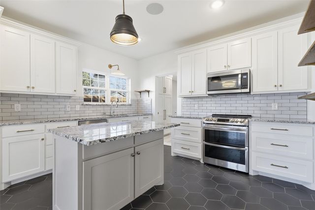 107 Sunset Drive, Cleburne, TX 76033