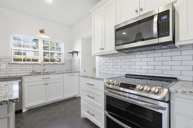 107 Sunset Drive, Cleburne, TX 76033