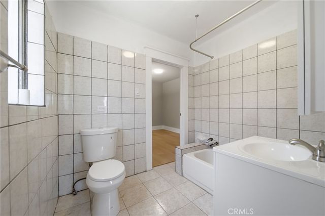 242 W 88th, Los Angeles, CA 90003
