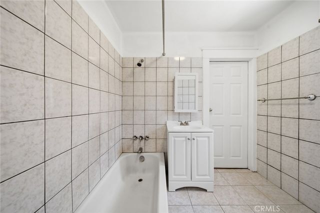 242 W 88th, Los Angeles, CA 90003