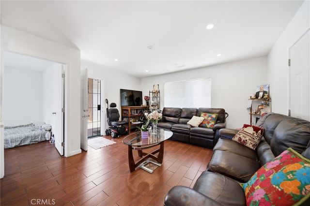 242 W 88th, Los Angeles, CA 90003