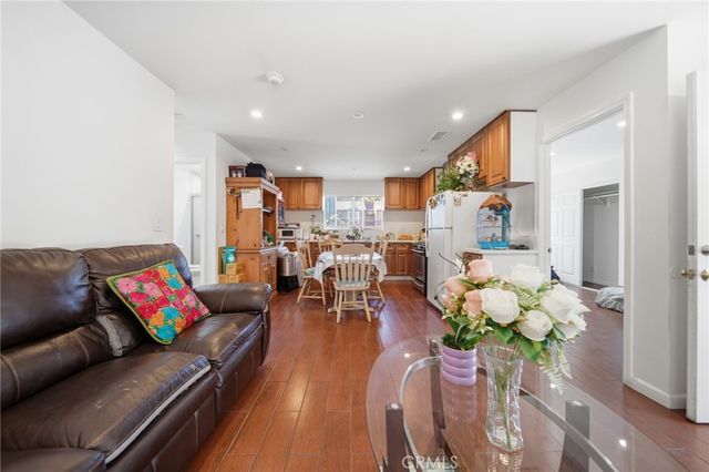242 W 88th, Los Angeles, CA 90003
