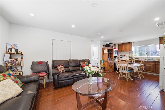 242 W 88th, Los Angeles, CA 90003