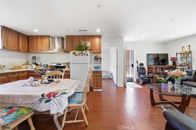 242 W 88th, Los Angeles, CA 90003