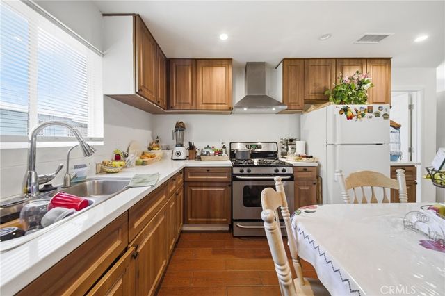 242 W 88th, Los Angeles, CA 90003