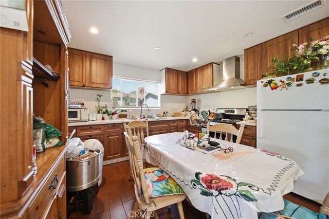 242 W 88th, Los Angeles, CA 90003