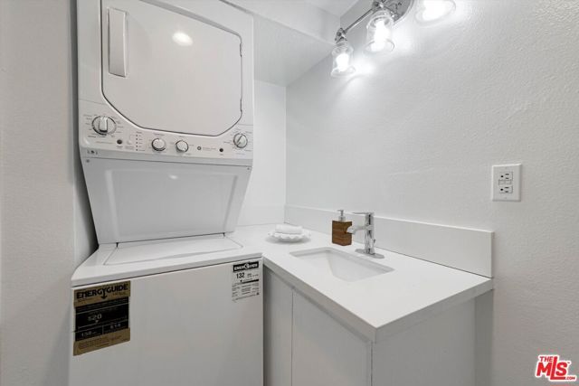 245 Hollister Avenue 1, Santa Monica, CA 90405