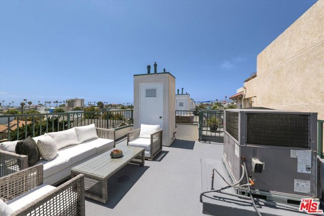 245 Hollister Avenue 1, Santa Monica, CA 90405