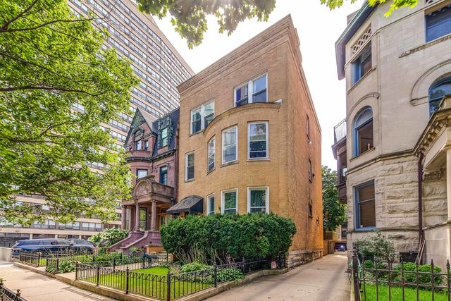 421 W Oakdale Avenue 4, Chicago, IL 60657
