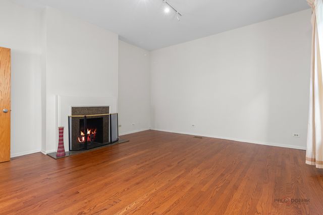 421 W Oakdale Avenue 4, Chicago, IL 60657