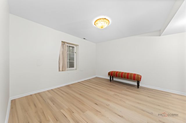421 W Oakdale Avenue 4, Chicago, IL 60657