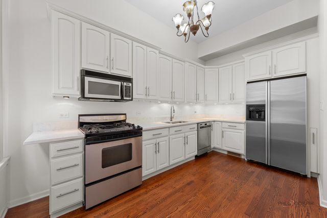 421 W Oakdale Avenue 4, Chicago, IL 60657