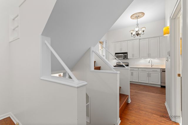 421 W Oakdale Avenue 4, Chicago, IL 60657