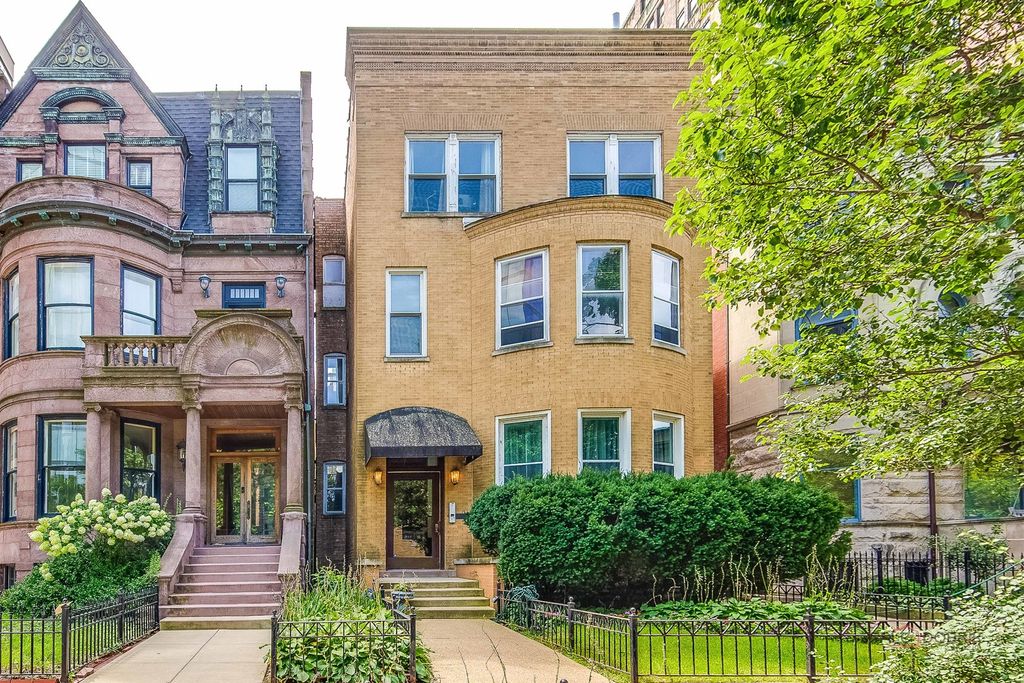 421 W Oakdale Avenue 4, Chicago, IL 60657