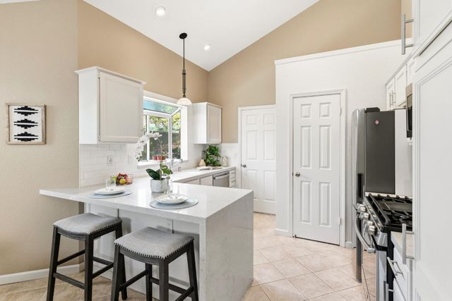 2100 Cobblestone Manor, Modesto, CA 95355