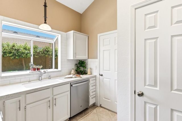 2100 Cobblestone Manor, Modesto, CA 95355