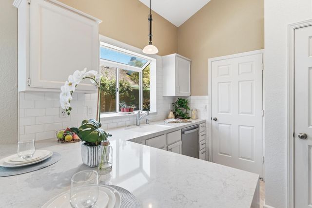2100 Cobblestone Manor, Modesto, CA 95355