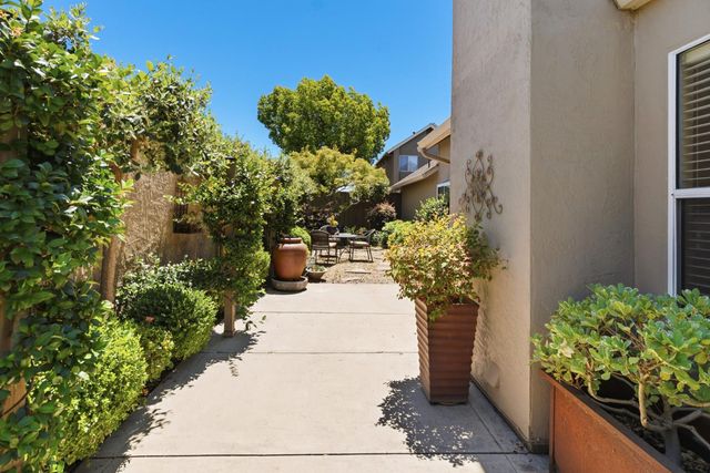 2100 Cobblestone Manor, Modesto, CA 95355