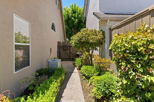 2100 Cobblestone Manor, Modesto, CA 95355