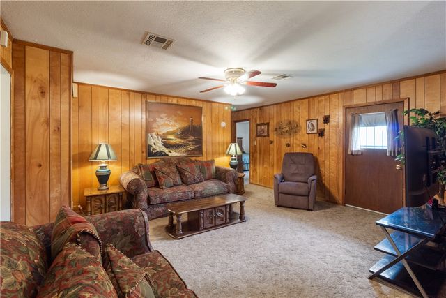 401 North San Marcos Street, Hearne, TX 77859