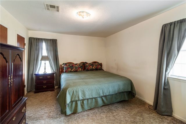 401 North San Marcos Street, Hearne, TX 77859