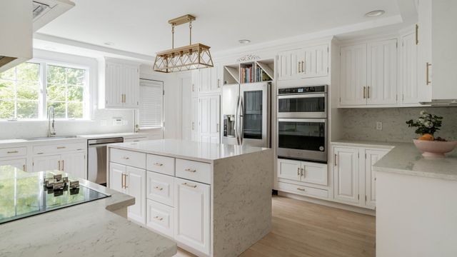 421 Waverley Ave, Newton, MA 02458
