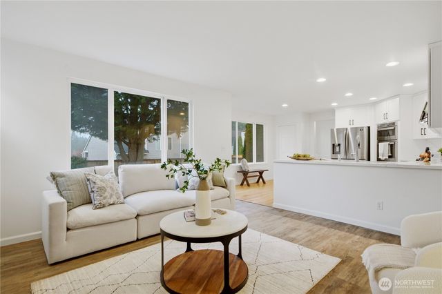 25024 SE 41st Drive, Sammamish, WA 98029