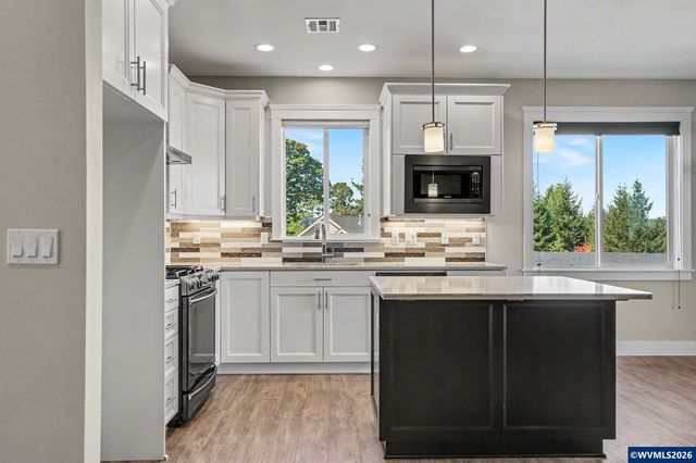 101 Rolling Hills Av SE, Salem, OR 97306