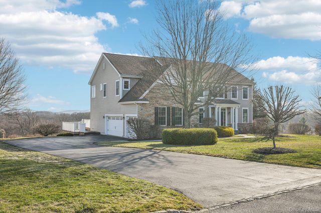 32 Mansion Ridge Boulevard, Monroe, NY 10950