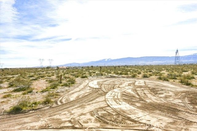 1139 Bonanza Road, Phelan, CA 92372