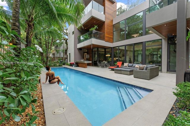 2803 Crystal Ct, Coconut Grove, FL 33133