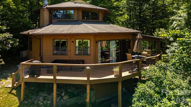 169 Viking Trail, Hendersonville, NC 28739