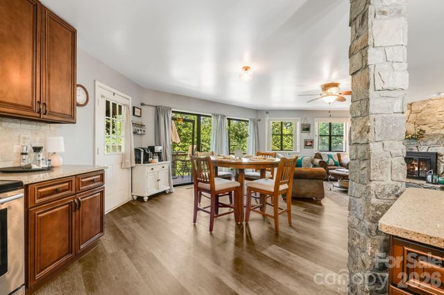 169 Viking Trail, Hendersonville, NC 28739