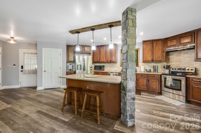 169 Viking Trail, Hendersonville, NC 28739