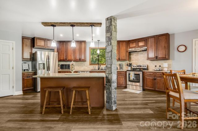 169 Viking Trail, Hendersonville, NC 28739