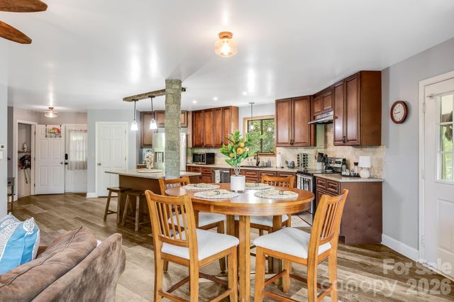 169 Viking Trail, Hendersonville, NC 28739