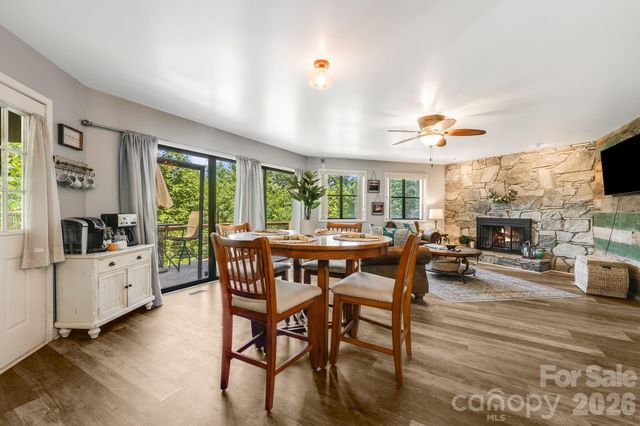 169 Viking Trail, Hendersonville, NC 28739